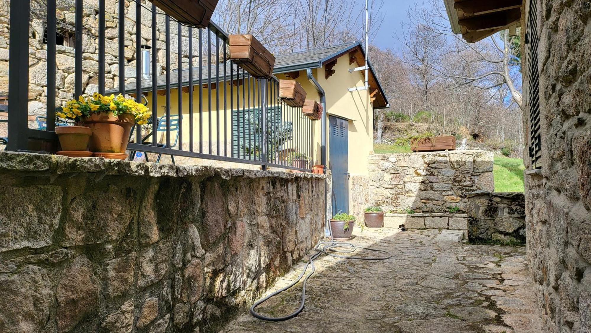 Hostal Conjunto Entre Acebos Sotillo de Sanabria Exterior foto